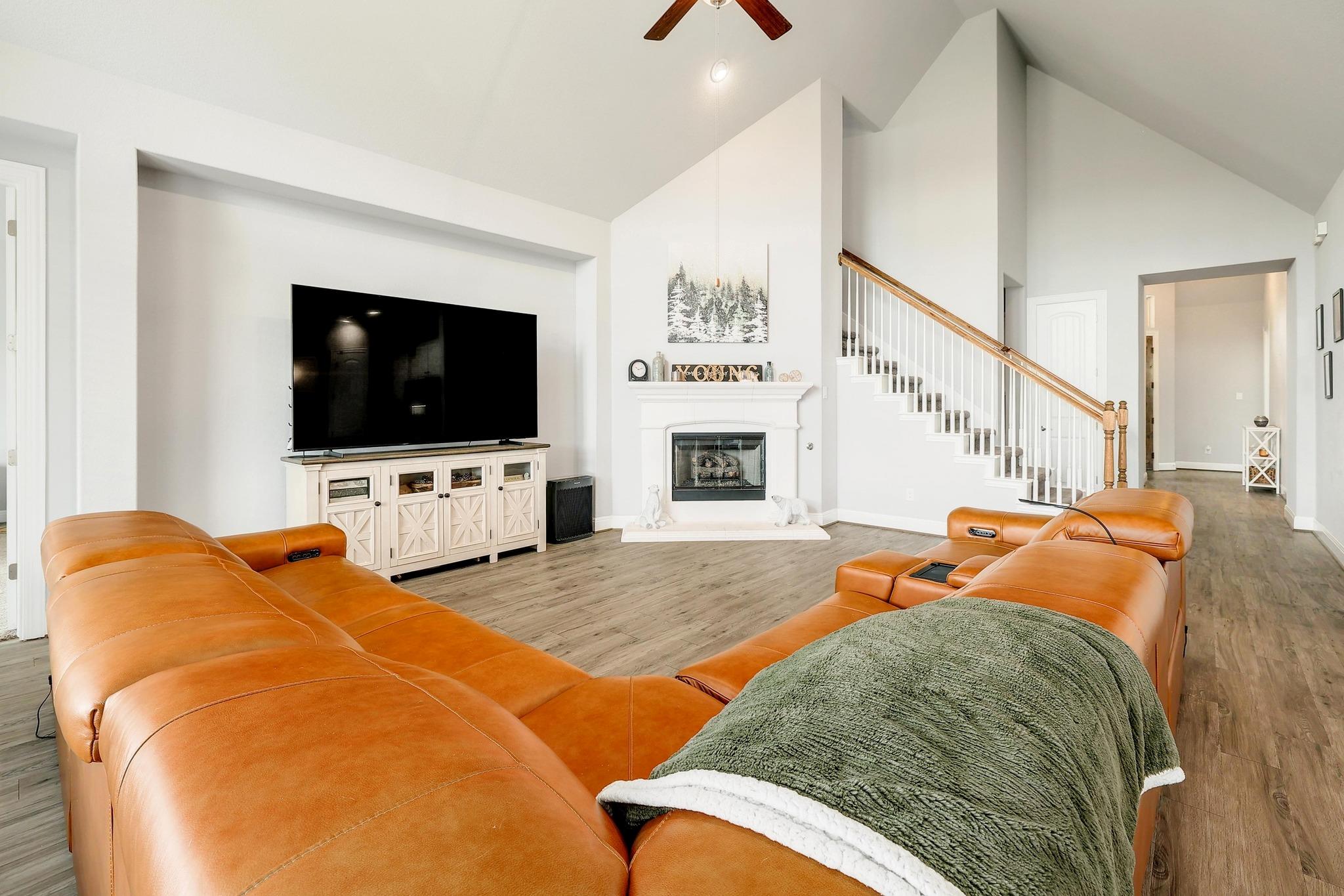 812 Anahuac DR
