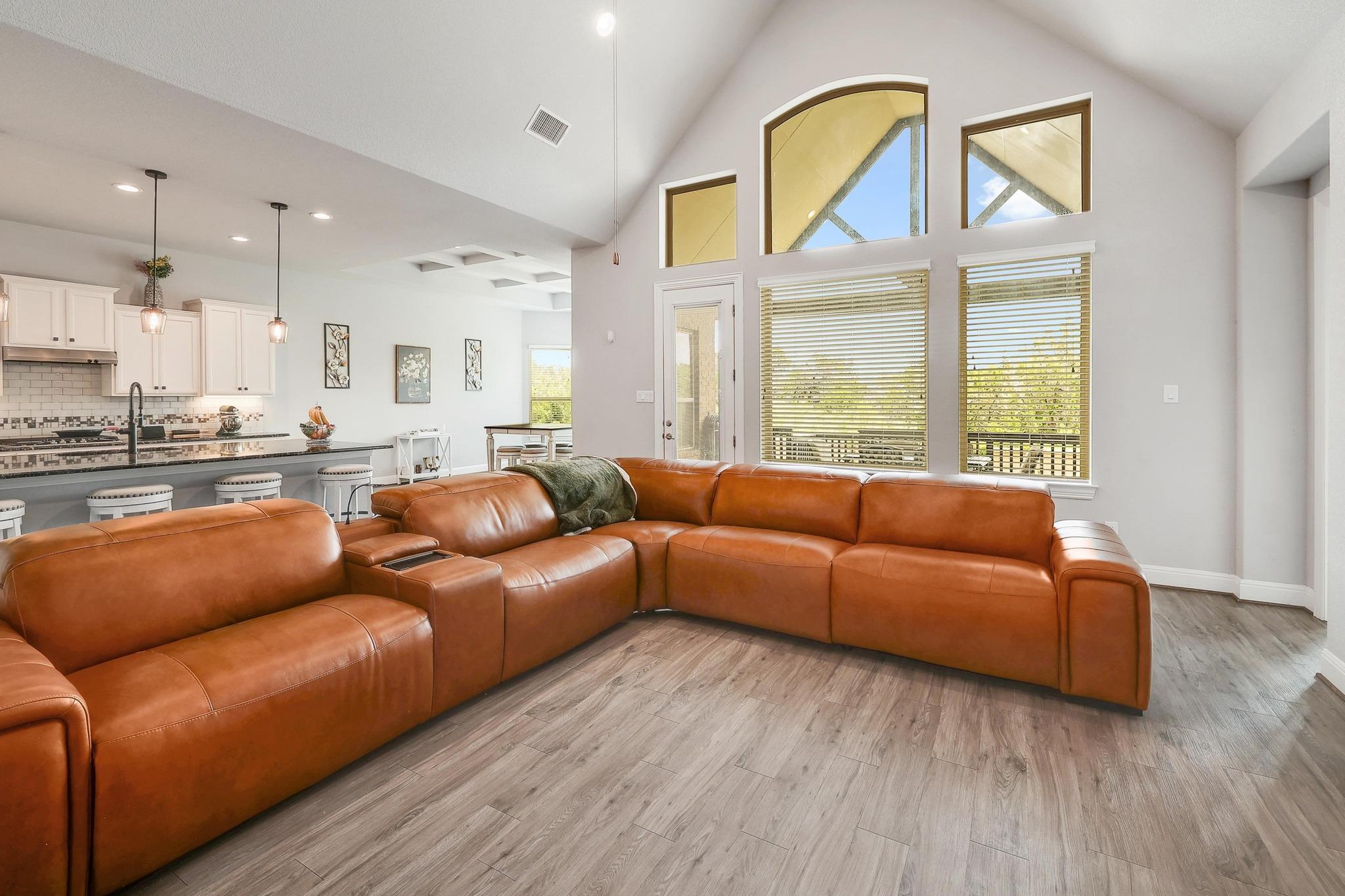 812 Anahuac DR