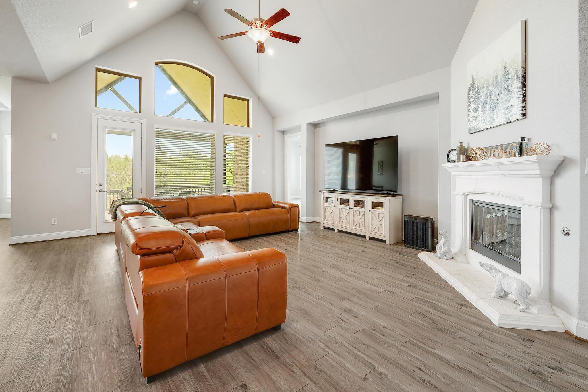 812 Anahuac DR