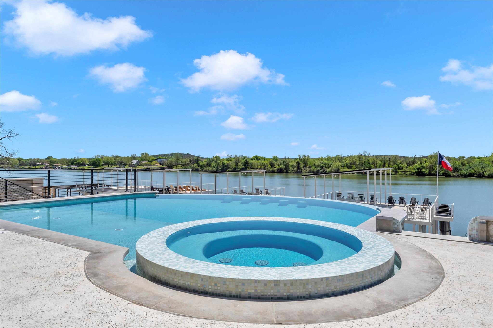 3204 River Oaks DR