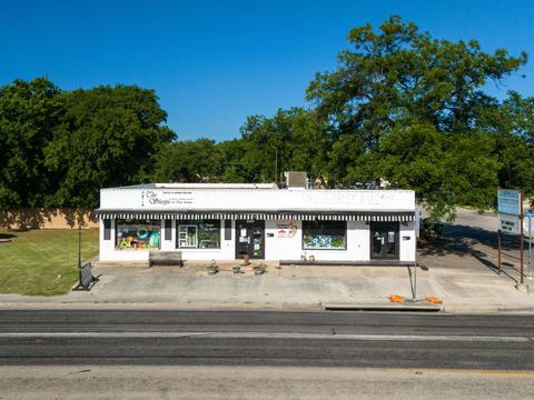Photo of 904 S Key Ave, Lampasas, TX 76550 (MLS # 5898972)