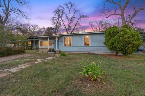 Photo of 912 E 55th 1/2 ST, Austin, TX 78751 (MLS # 4756214)