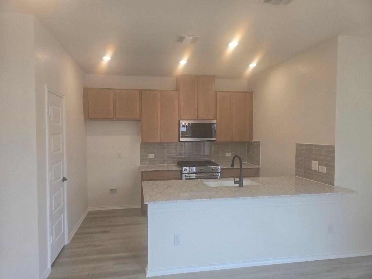 3905 Torraca LN