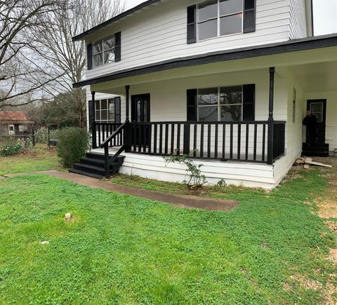 516 San Saba ST Lockhart TX 78644