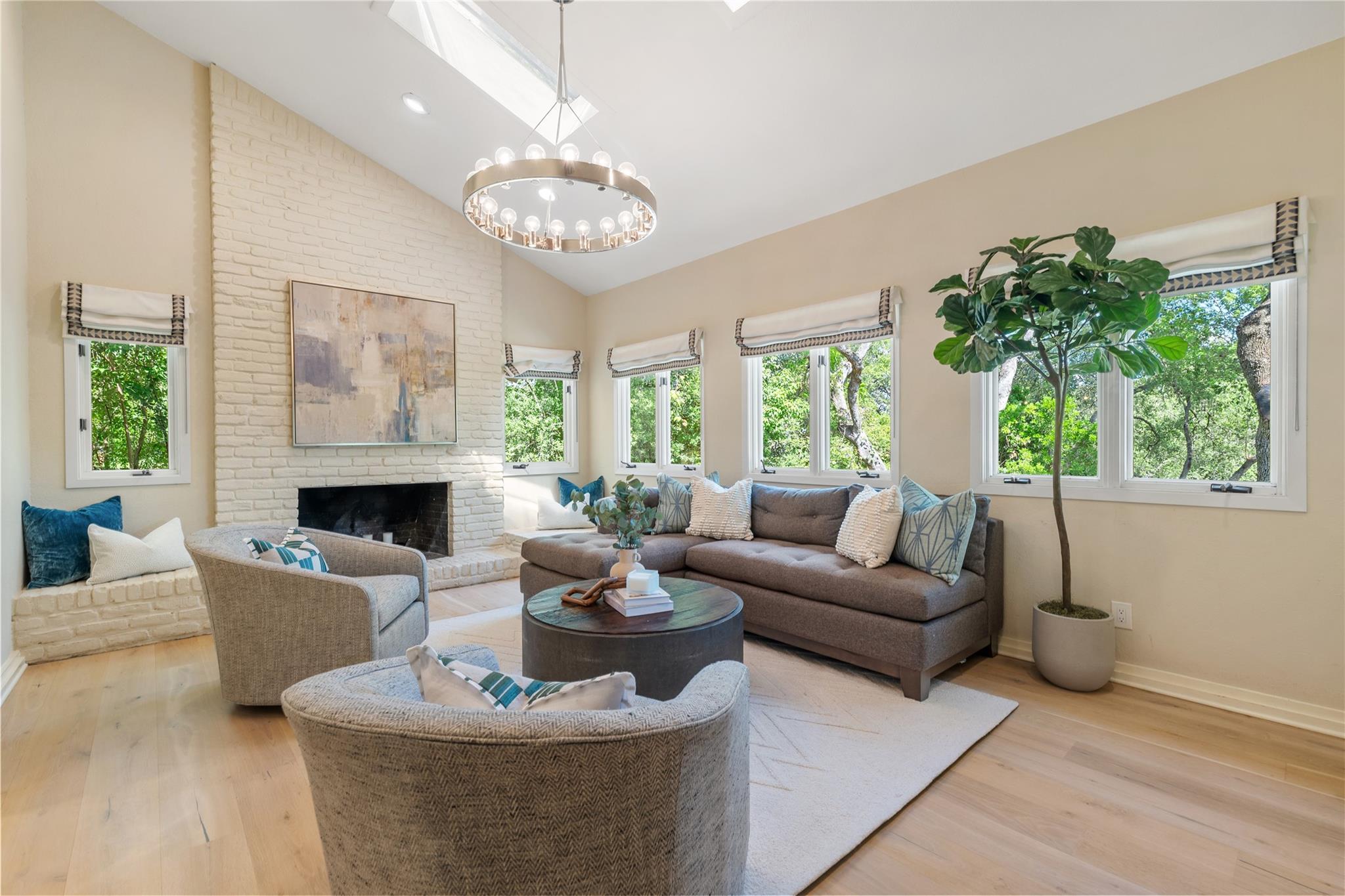 806 Rock Creek DR
