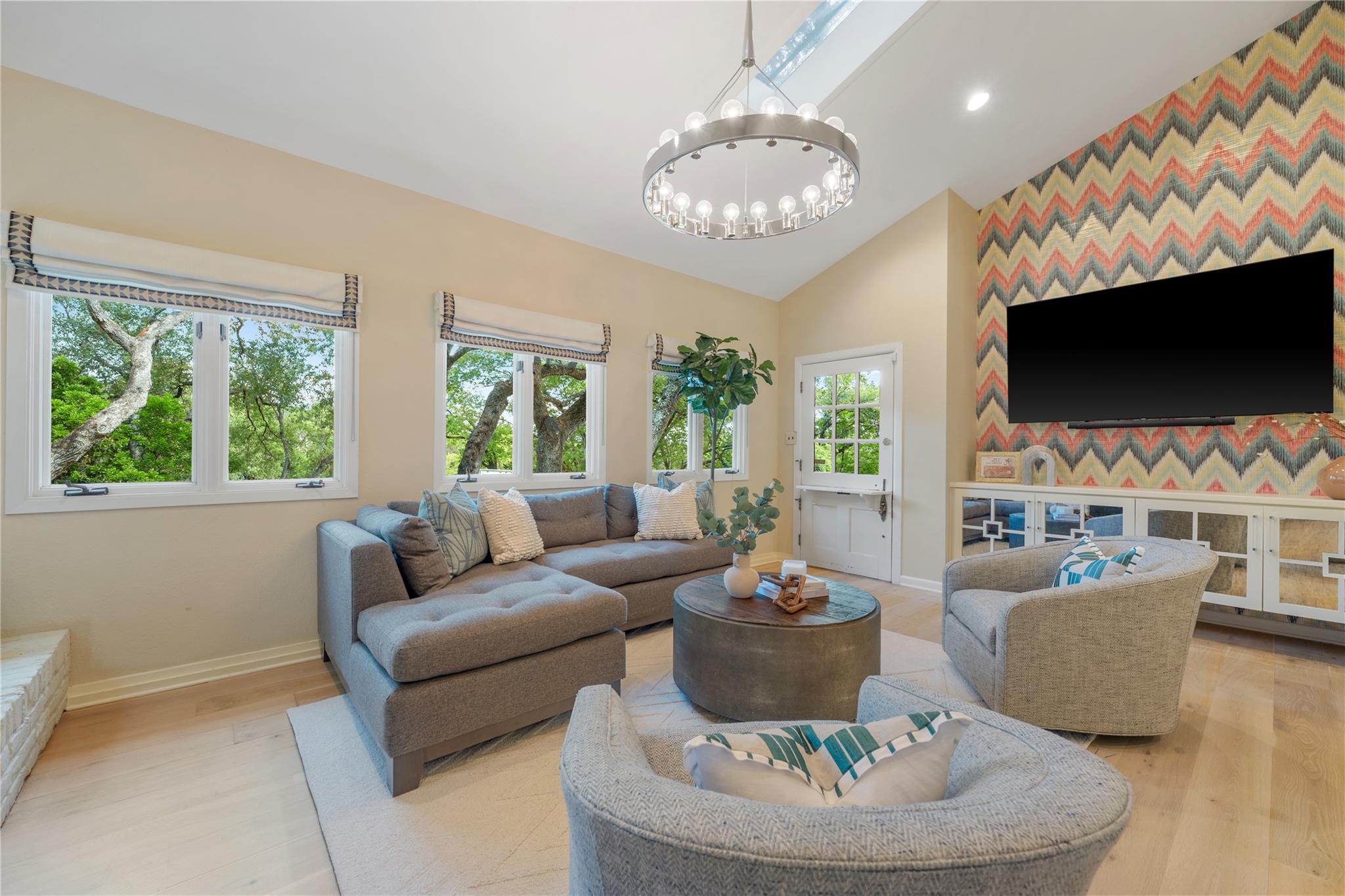 806 Rock Creek DR