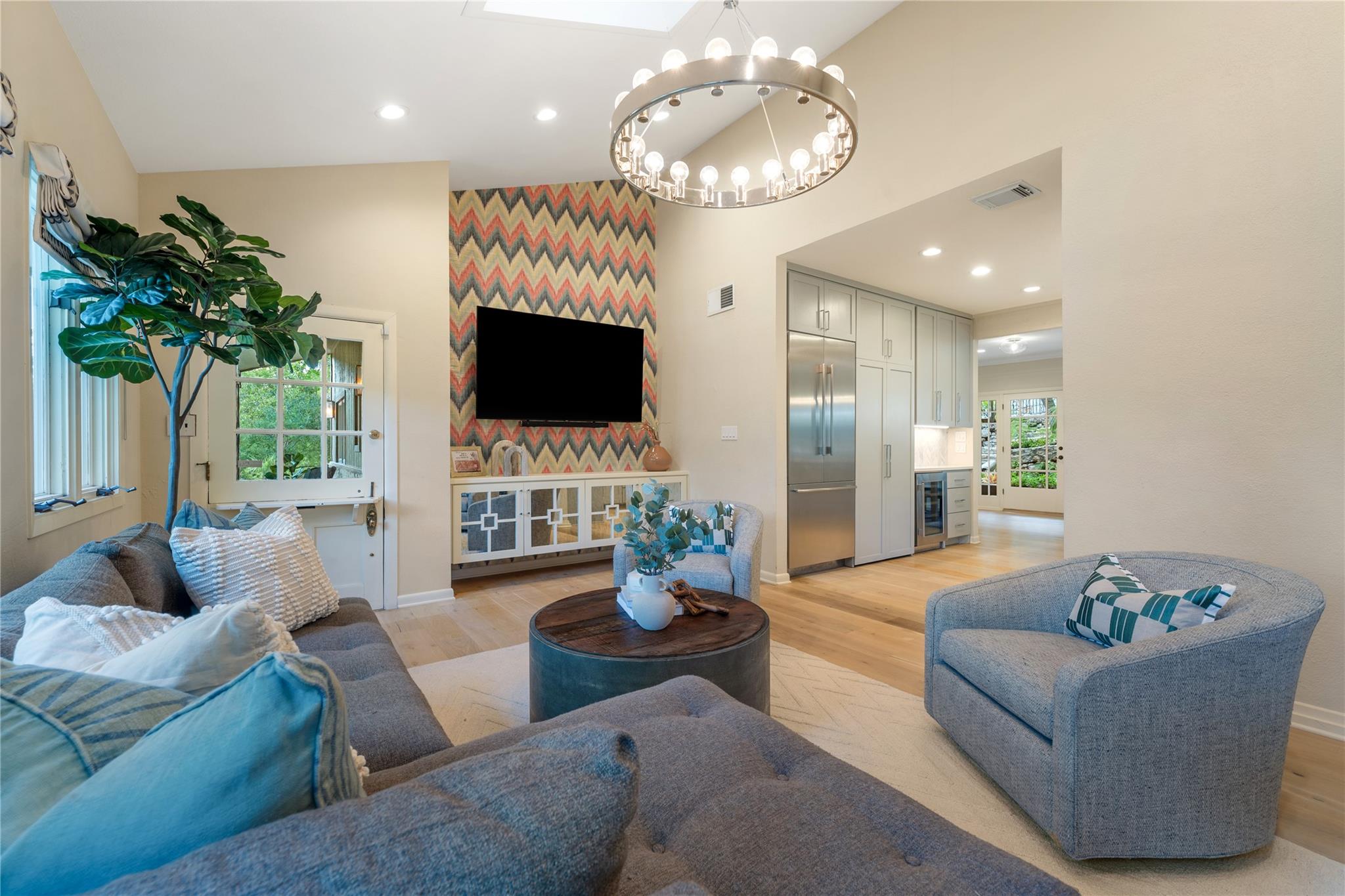 806 Rock Creek DR