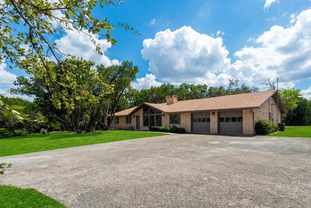 Photo of 121 Merrywood LN, San Marcos, TX 78666 (MLS # 6586855)