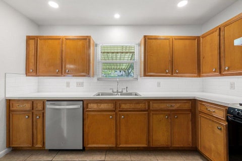 Tiny photo for 2409 Glen Springs WAY, Austin, TX 78741 (MLS # 2992065)