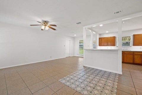Tiny photo for 2409 Glen Springs WAY, Austin, TX 78741 (MLS # 2992065)