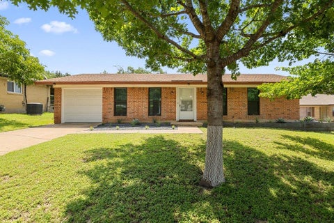 Photo of 2409 Glen Springs WAY, Austin, TX 78741 (MLS # 2992065)