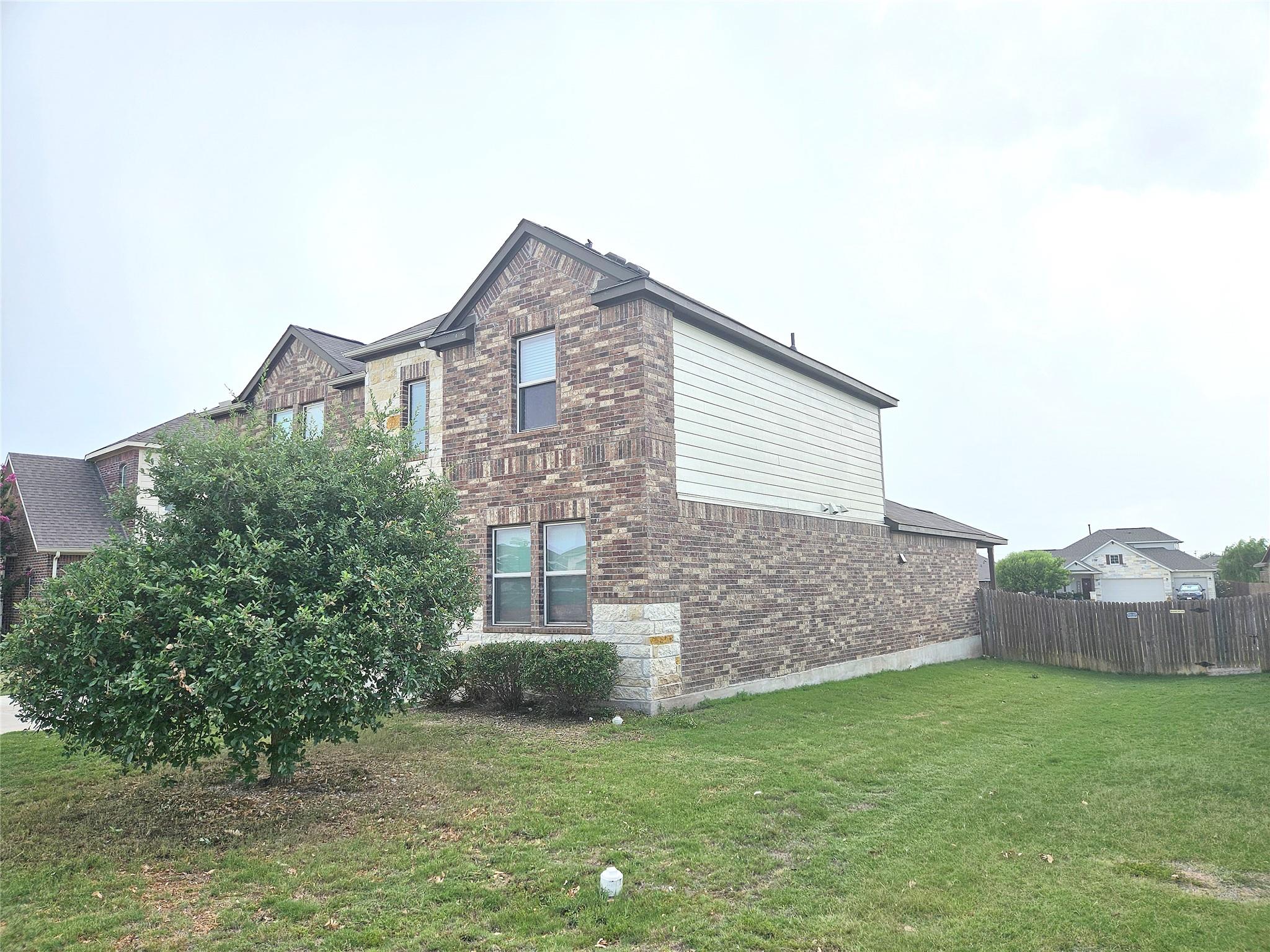 7634 Leonardo DR