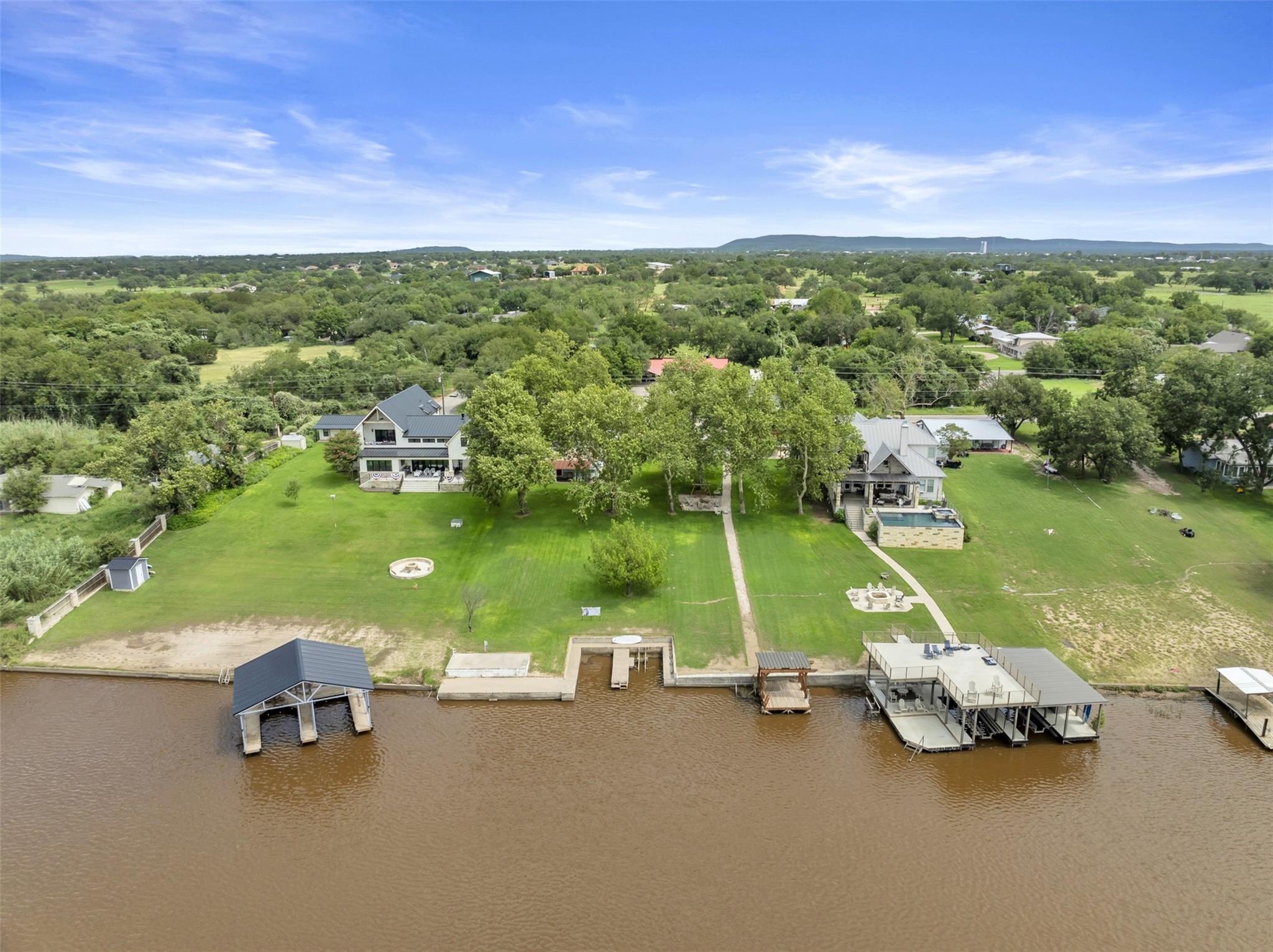 2622 River Oaks DR