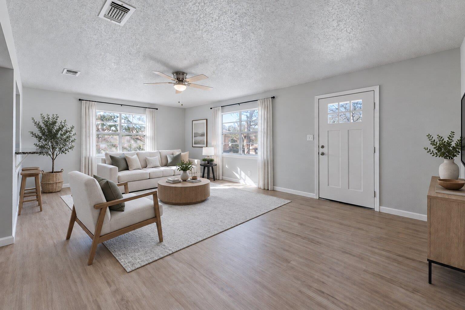 303 E AUSTIN Ave