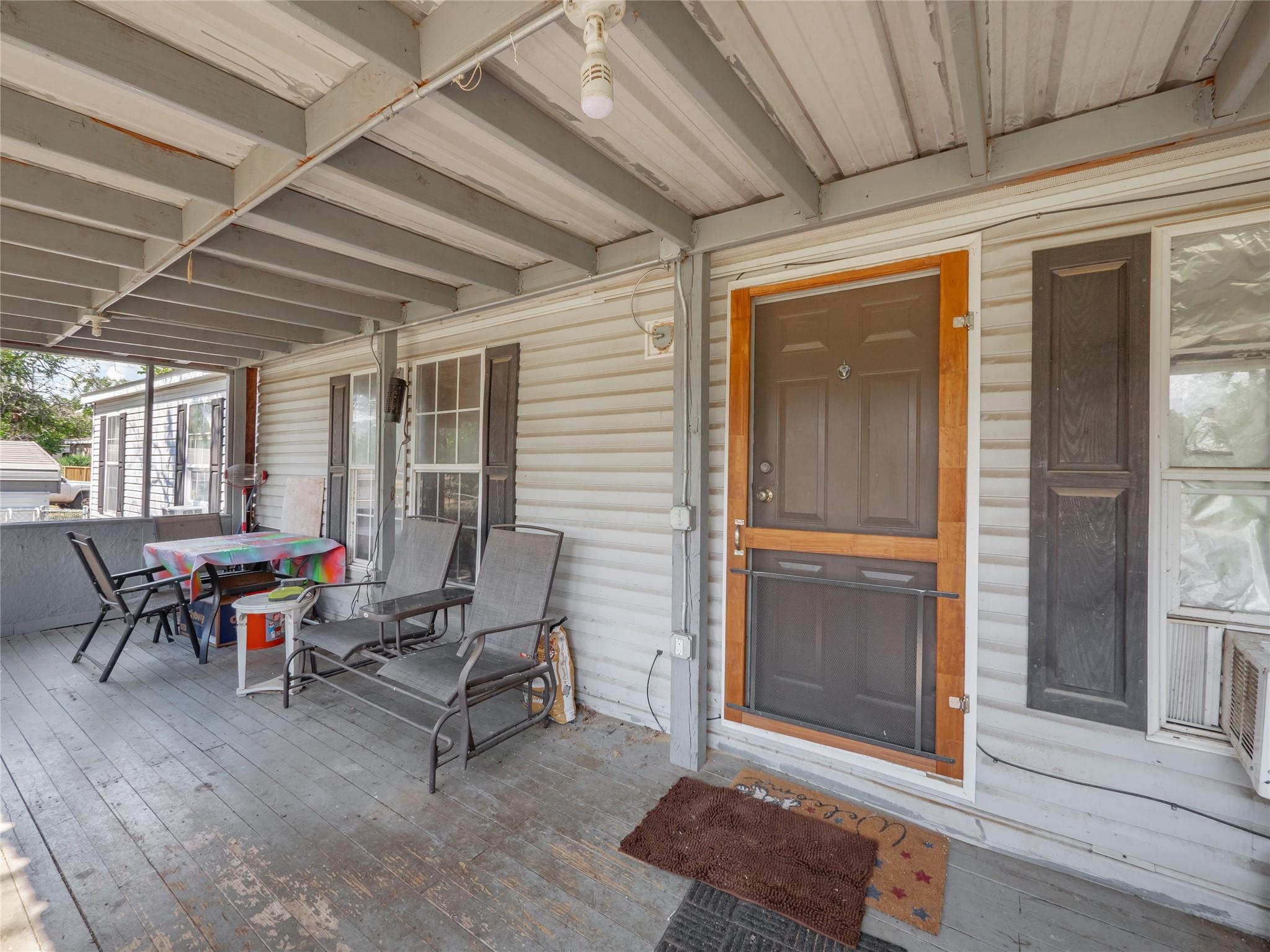 111 Pecan Orchard LN