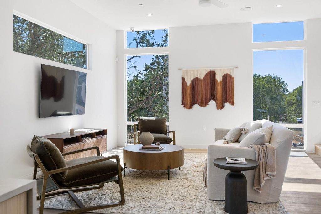 Photo for 10721 Desert TRL #1042, Austin, TX 78758 (MLS # 7577367)