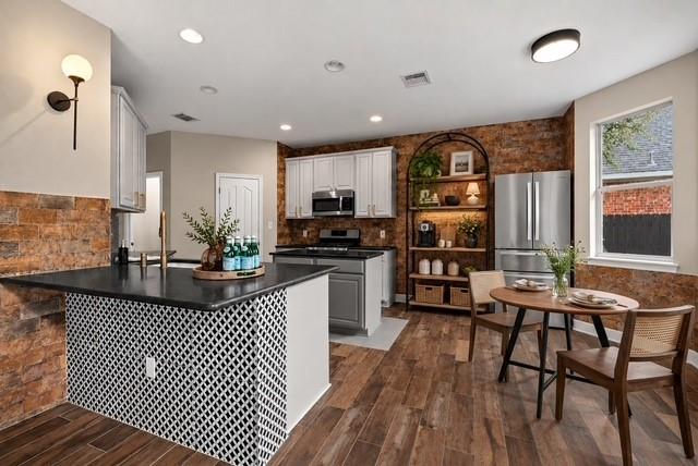 1308 Sawdust CT