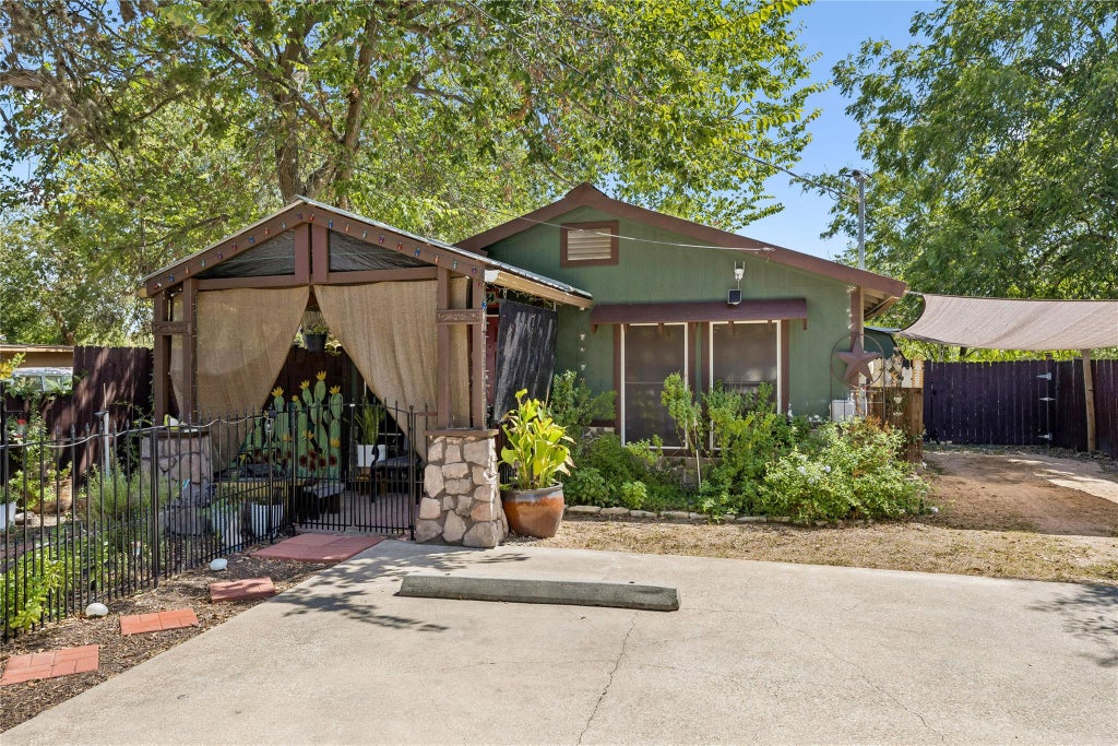 Photo of 734 Neches ST, Lockhart, TX 78644 (MLS # 6482215)