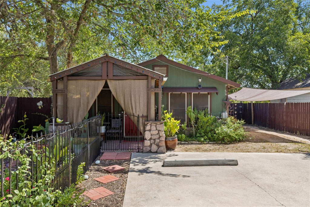 Photo of 734 Neches ST, Lockhart, TX 78644 (MLS # 6482215)