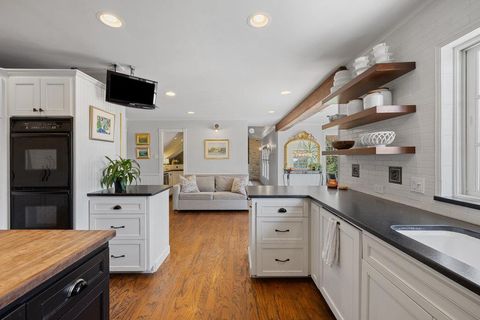 Tiny photo for 2103 Doral DR, Austin, TX 78746 (MLS # 2407129)