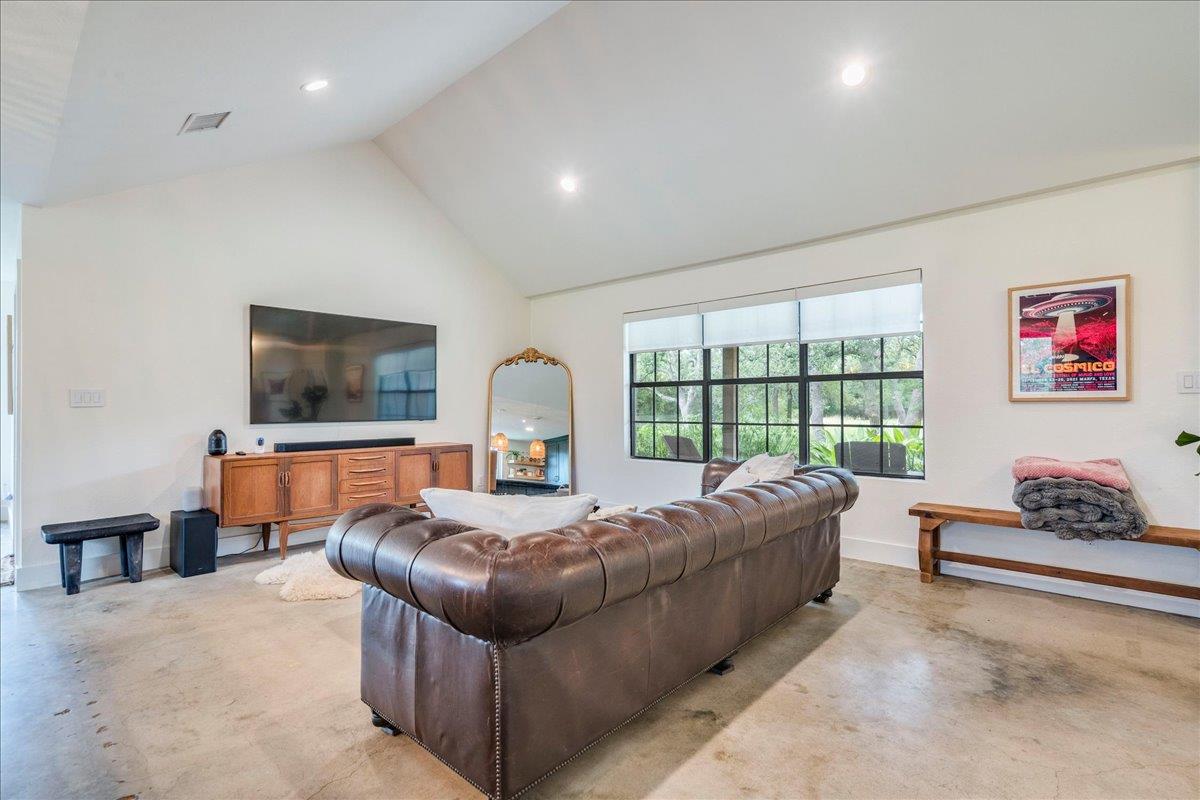 160 Shady Oaks DR
