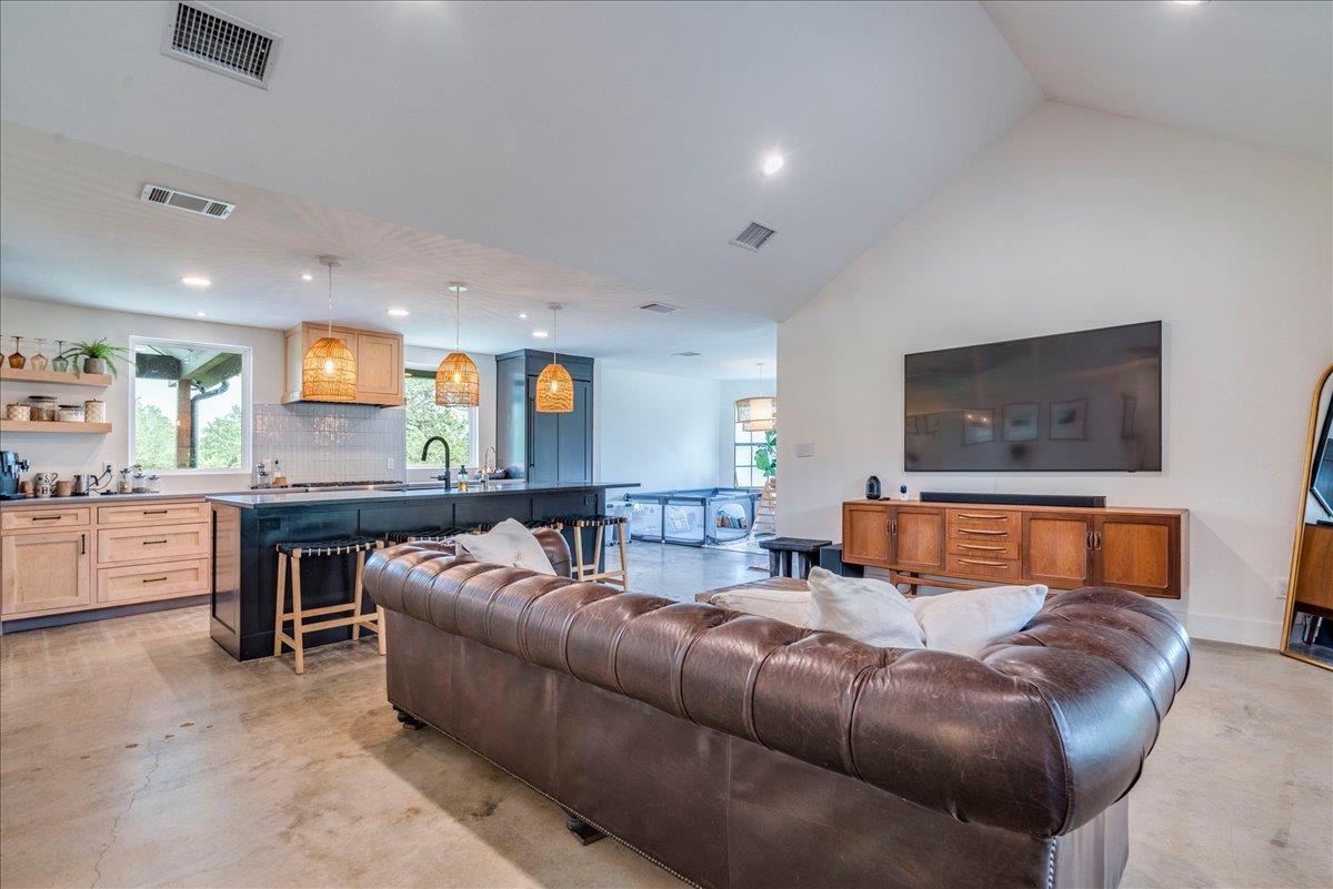 160 Shady Oaks DR