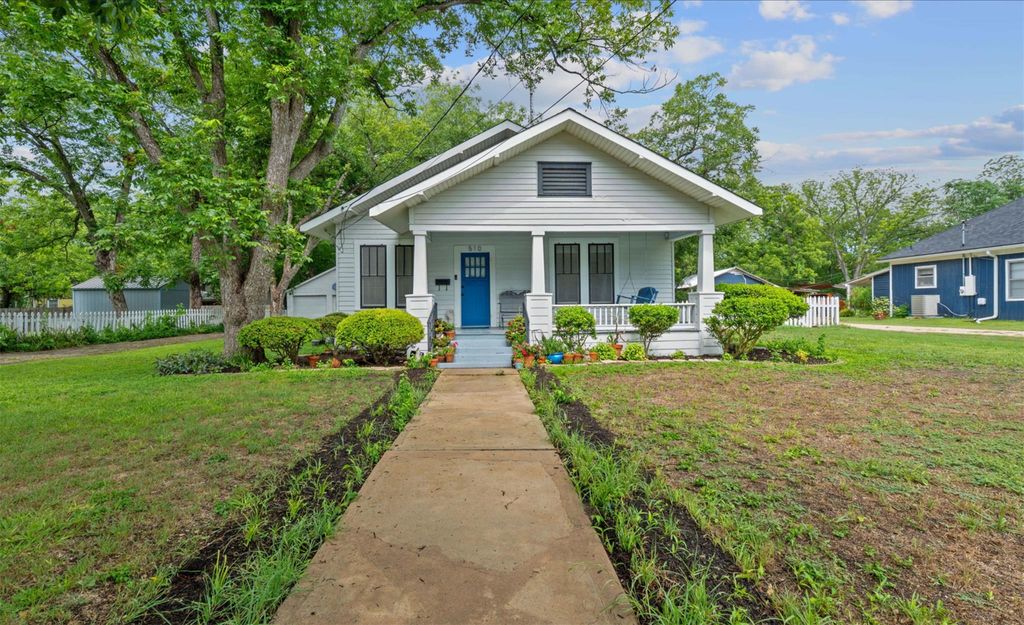 Photo of 510 S Guadalupe ST, Lockhart, TX 78644 (MLS # 7179747)