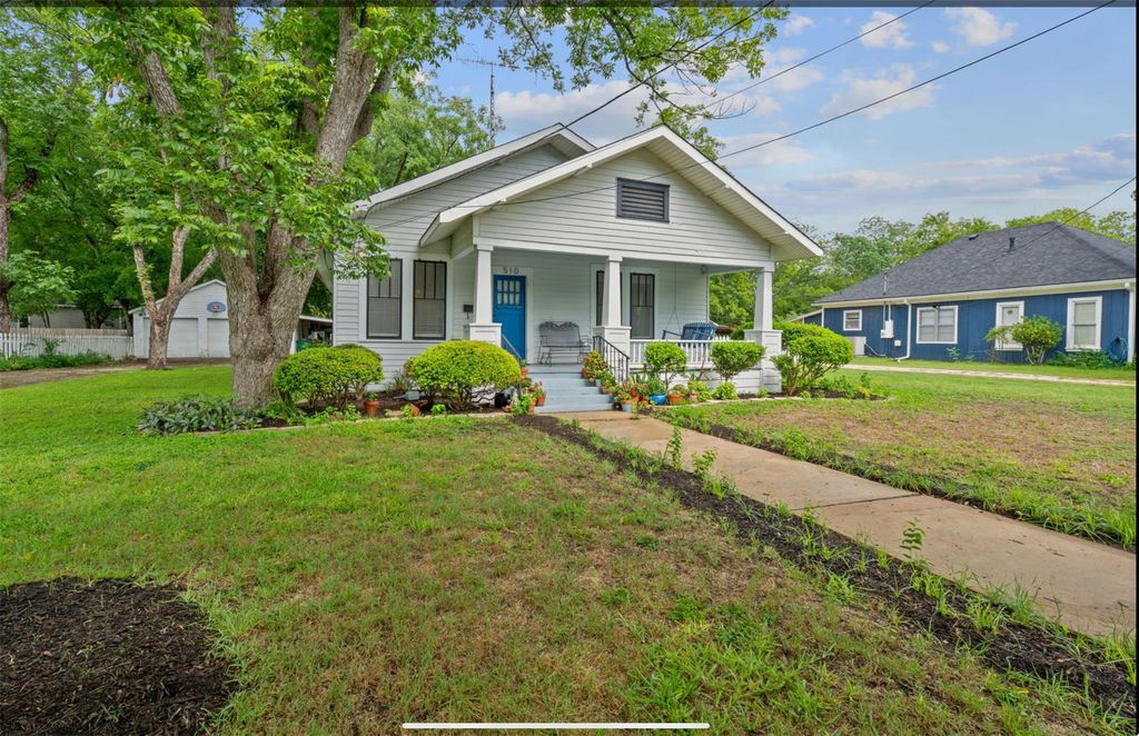 Photo of 510 S Guadalupe ST, Lockhart, TX 78644 (MLS # 7179747)