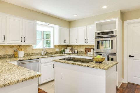 Tiny photo for 409 Palos Verdes DR, Lakeway, TX 78734 (MLS # 1371976)