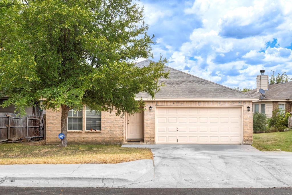 Photo of 1225 Hilltop DR, San Marcos, TX 78666 (MLS # 7097970)