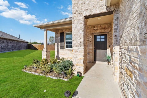 Photo of 226 Coralbean DR, Kyle, TX 78640 (MLS # 4603358)