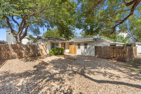 Photo of 904 Plateau Circle CIR, Austin, TX 78745 (MLS # 1275758)