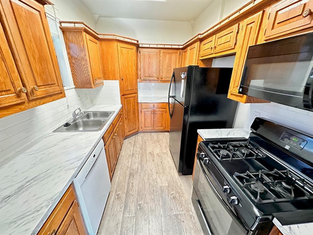 402 W 44th ST D