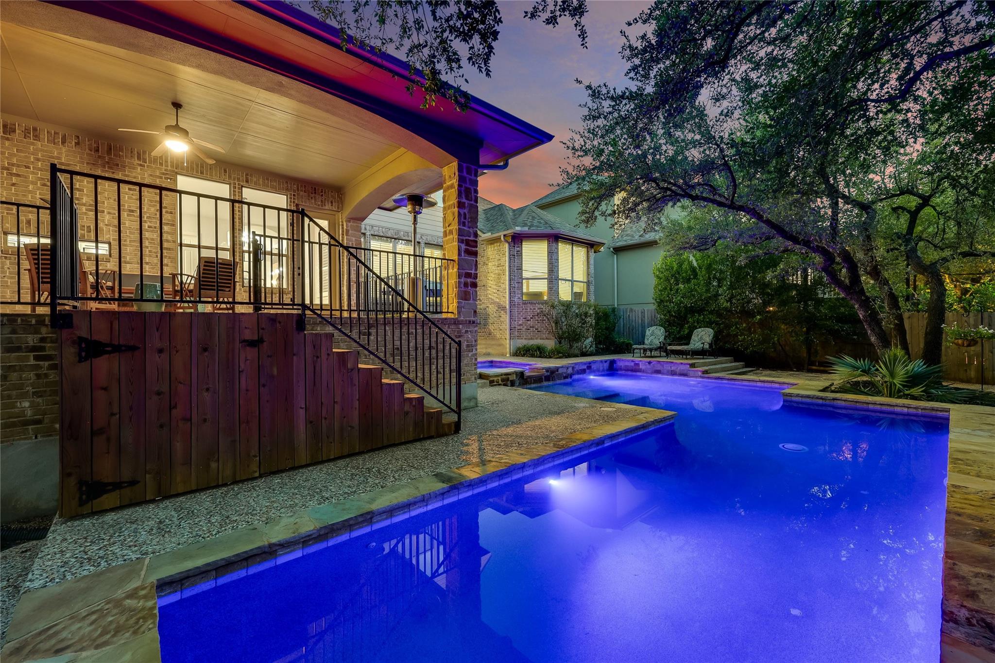 321 Angus DR