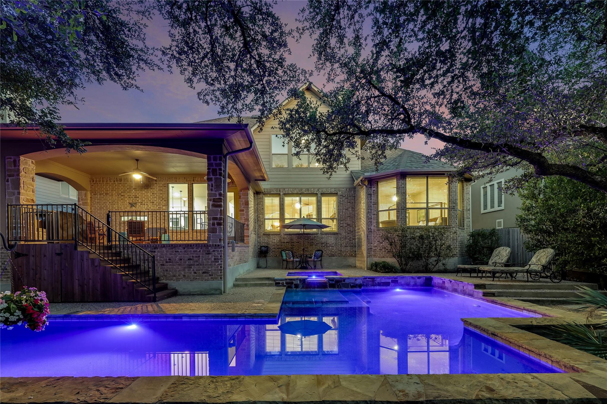 321 Angus DR