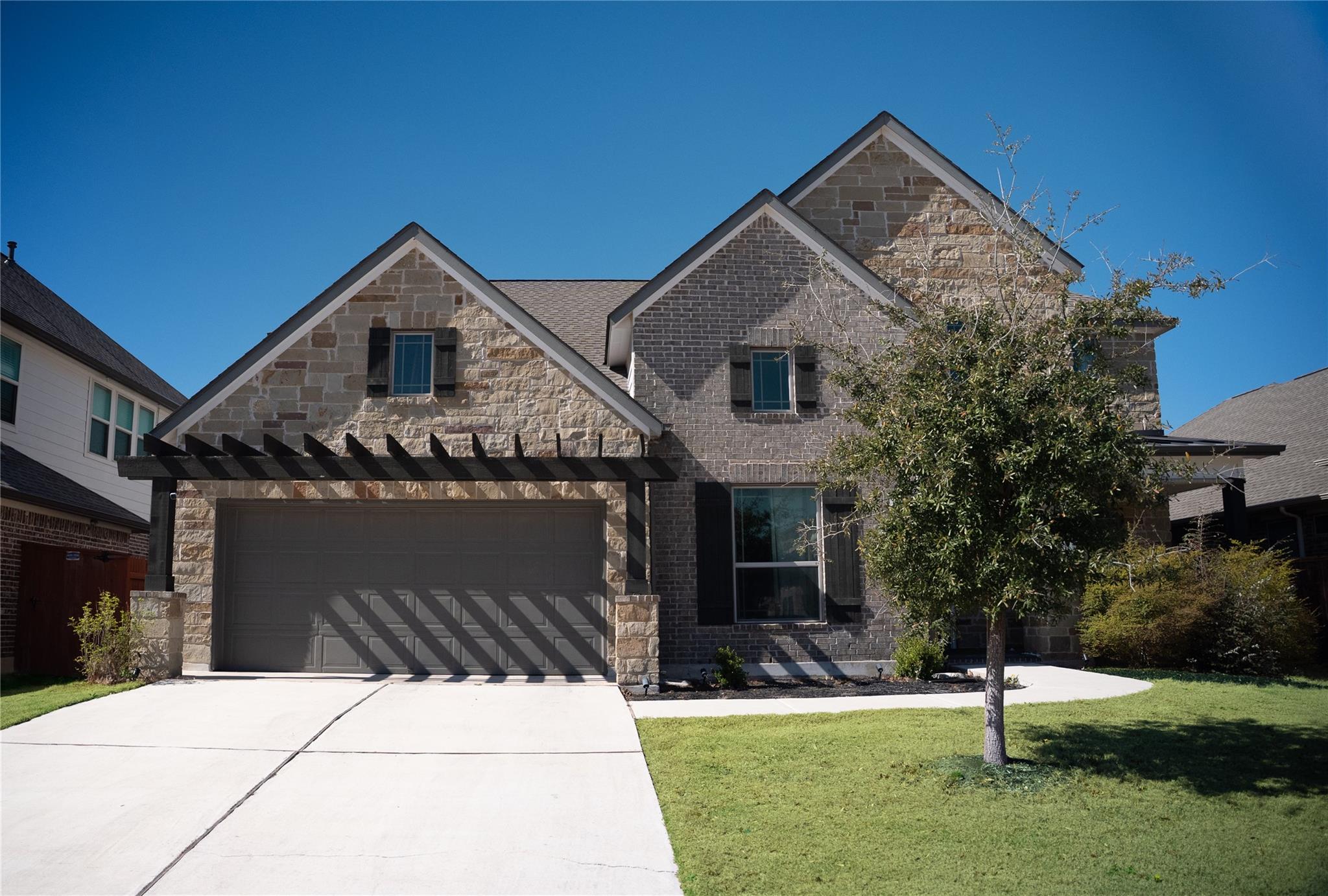 View of front of property with a front lawn, conc