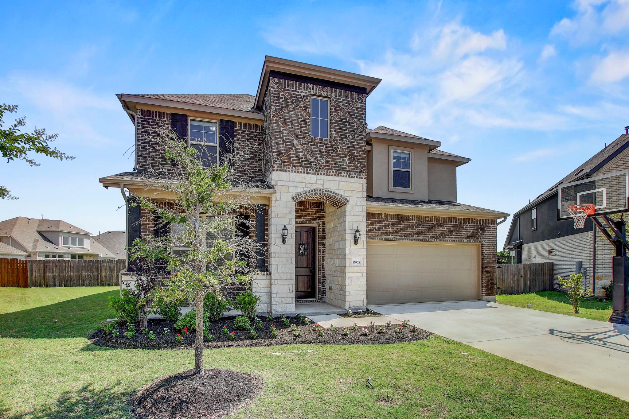 1905 Mariann DR