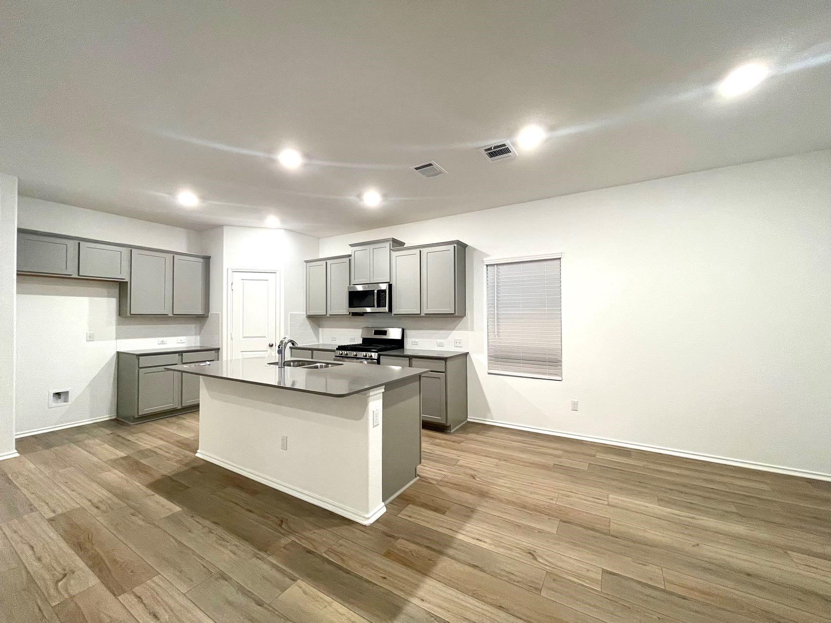 433 Sebring CIR