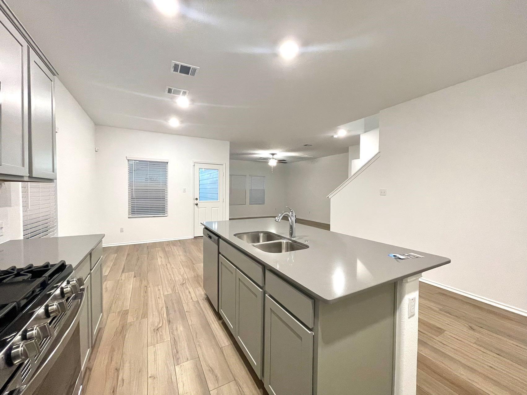 433 Sebring CIR