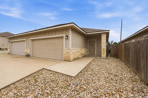 Photo of 404 Carl Shipp DR, Liberty Hill, TX 78642 (MLS # 6122105)
