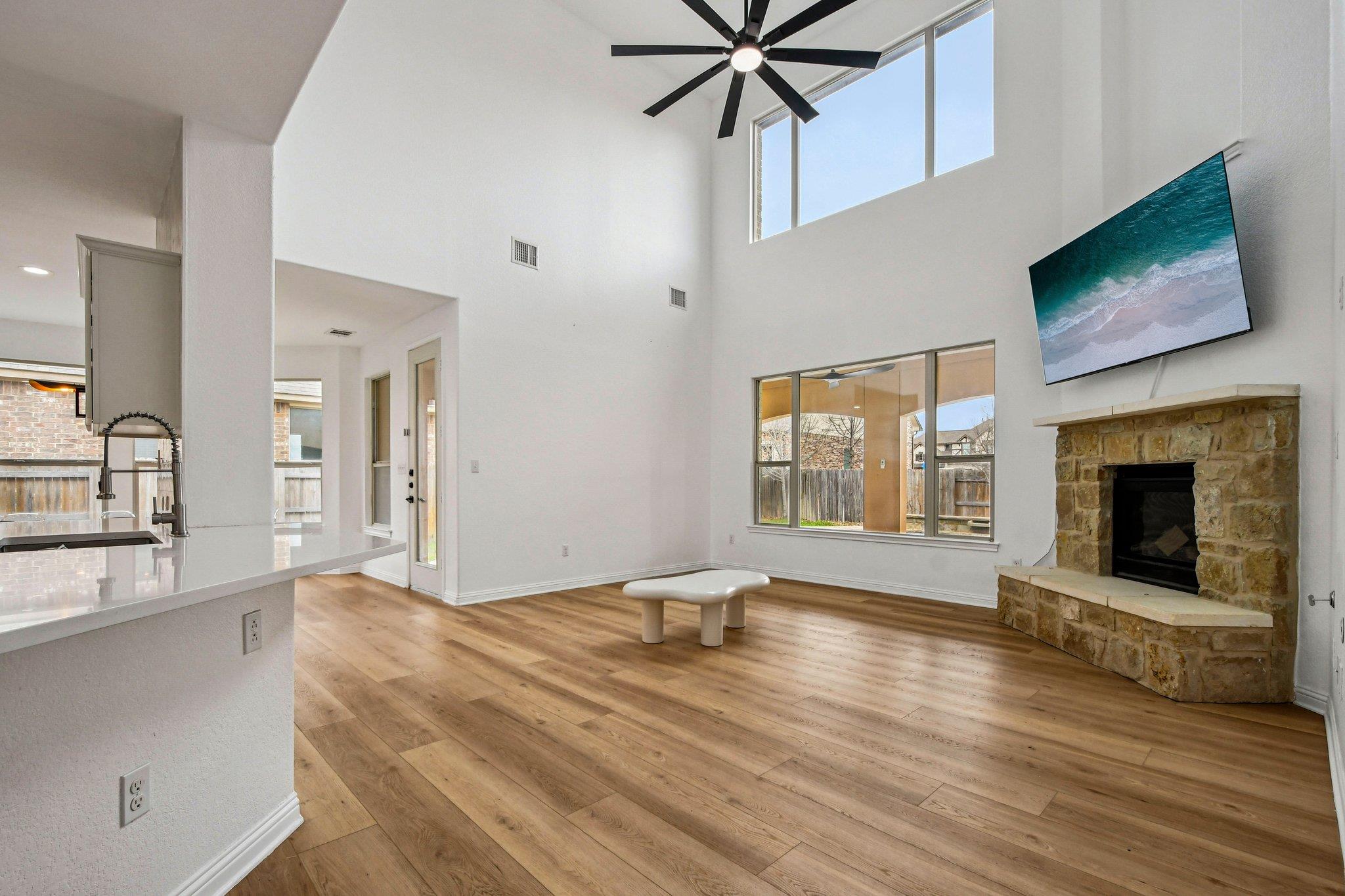 2711 Saint Paul Rivera LN