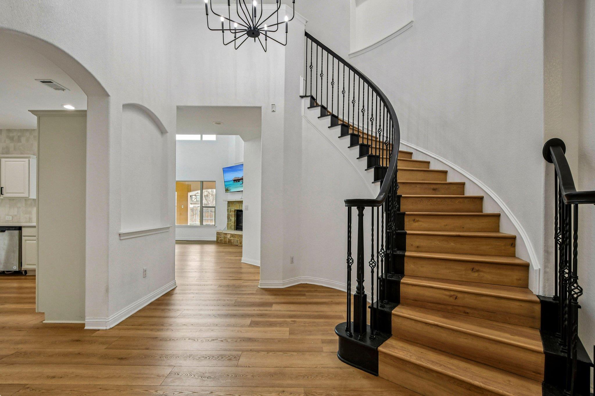 2711 Saint Paul Rivera LN