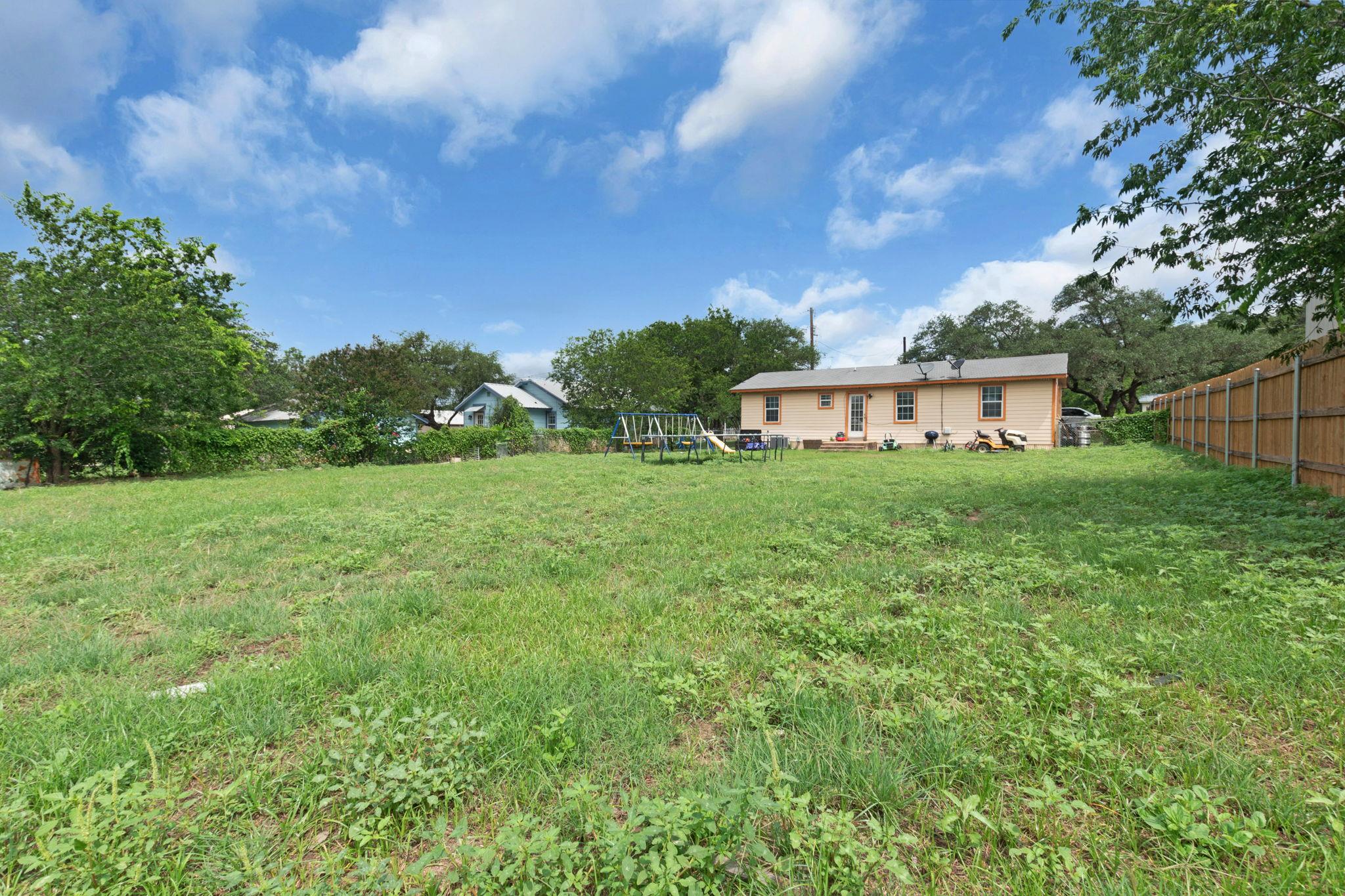 405 E Brier LN