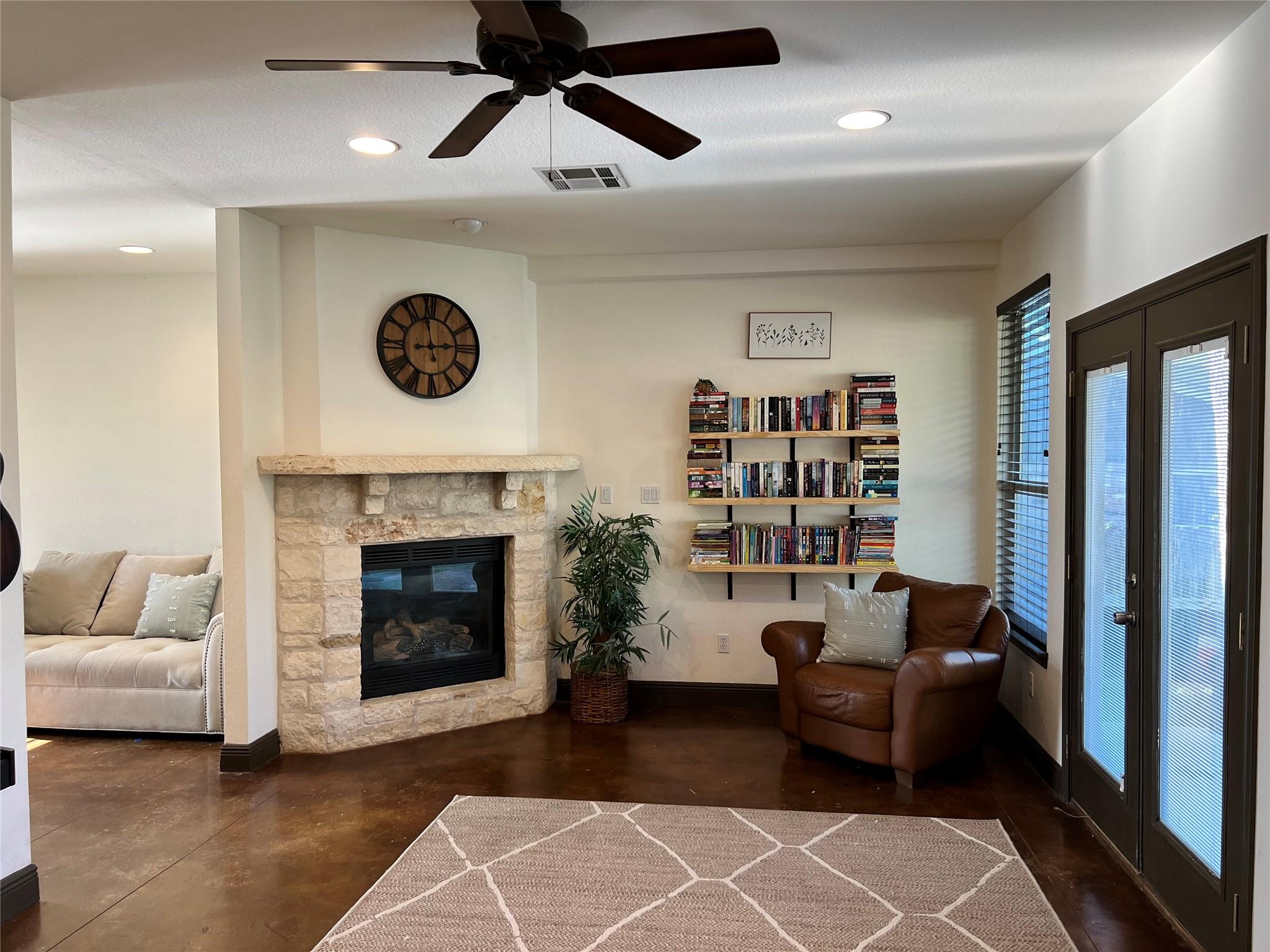 302 Deepwood DR