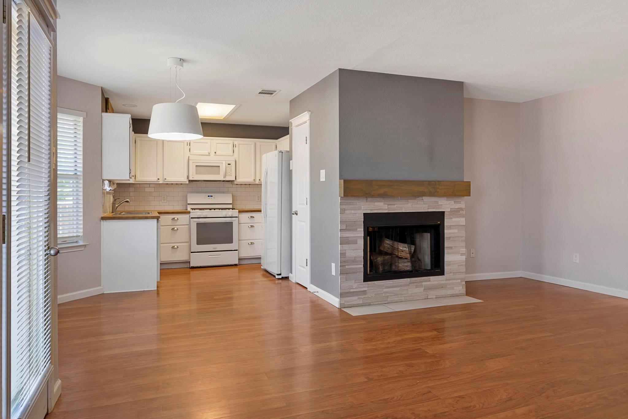 2305 Wright CIR