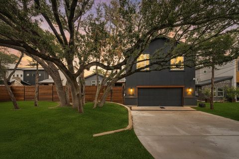 Photo of 11123 Lakeside DR, Jonestown, TX 78645 (MLS # 2157574)