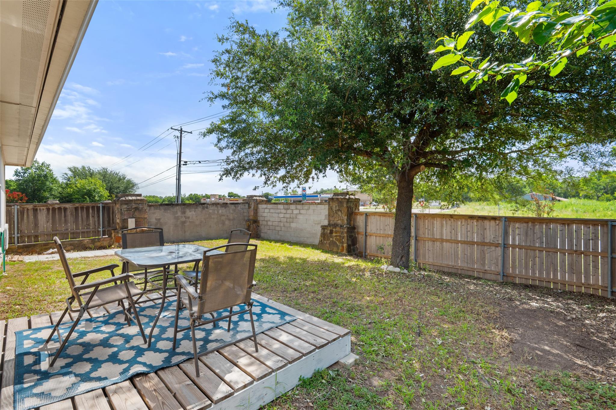 1917 Golden Sunrise LN