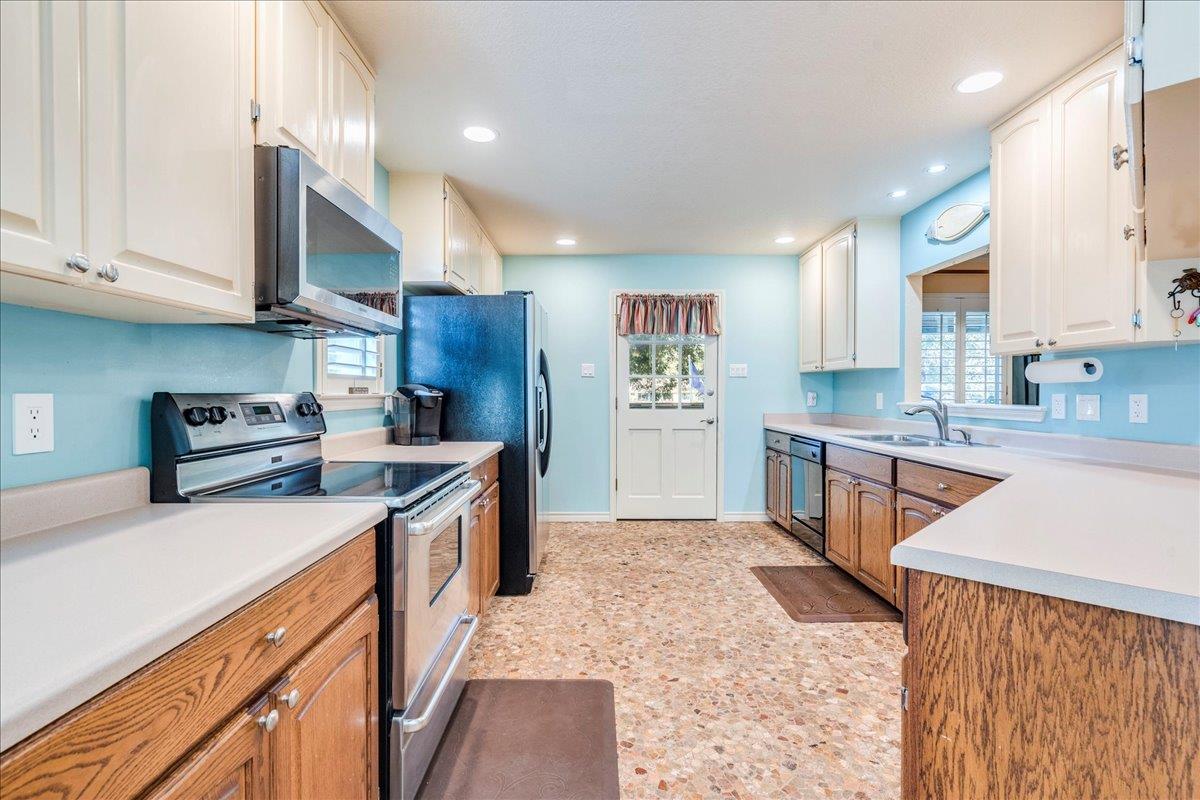 472 Turtle LN