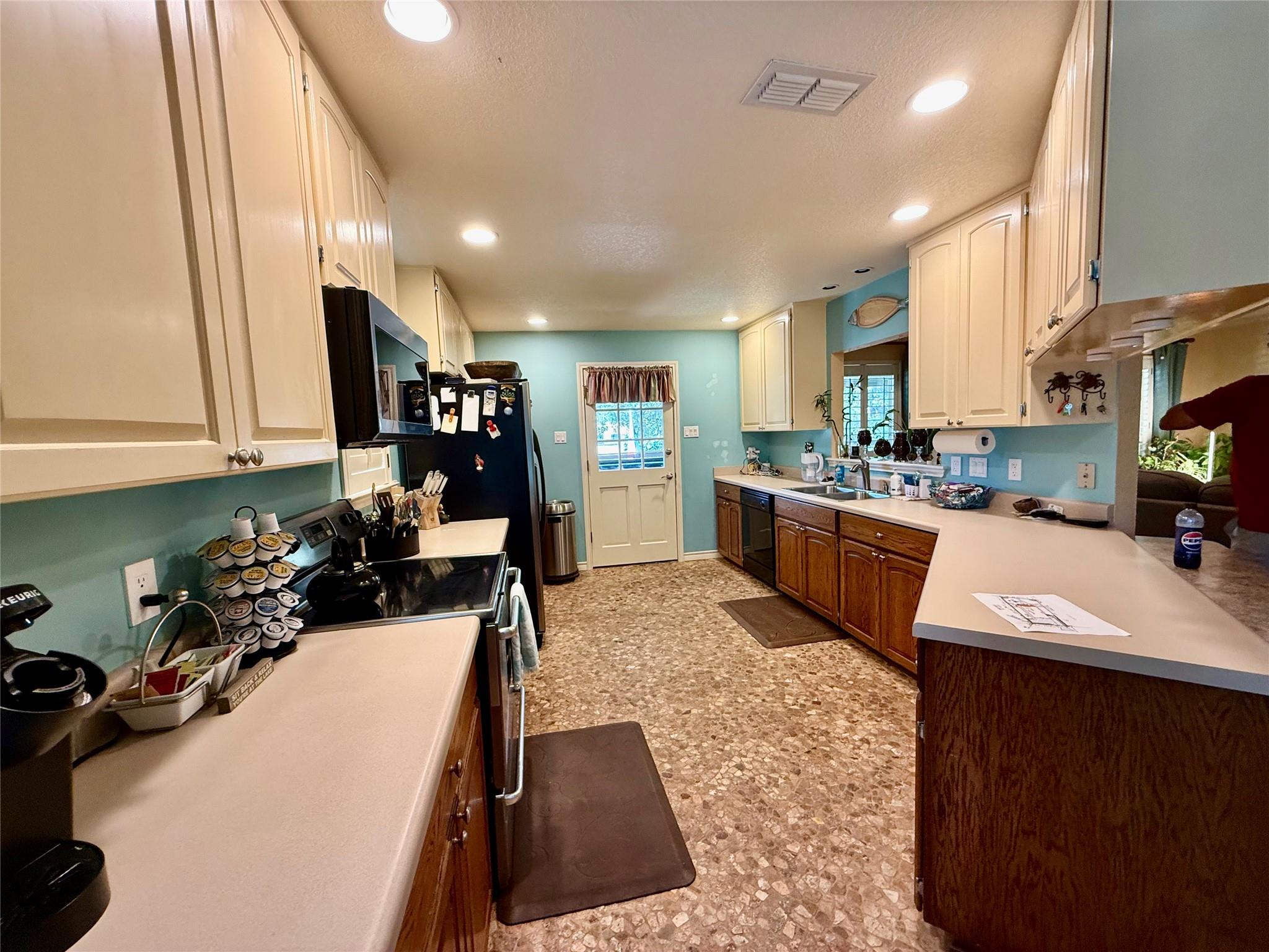 472 Turtle LN