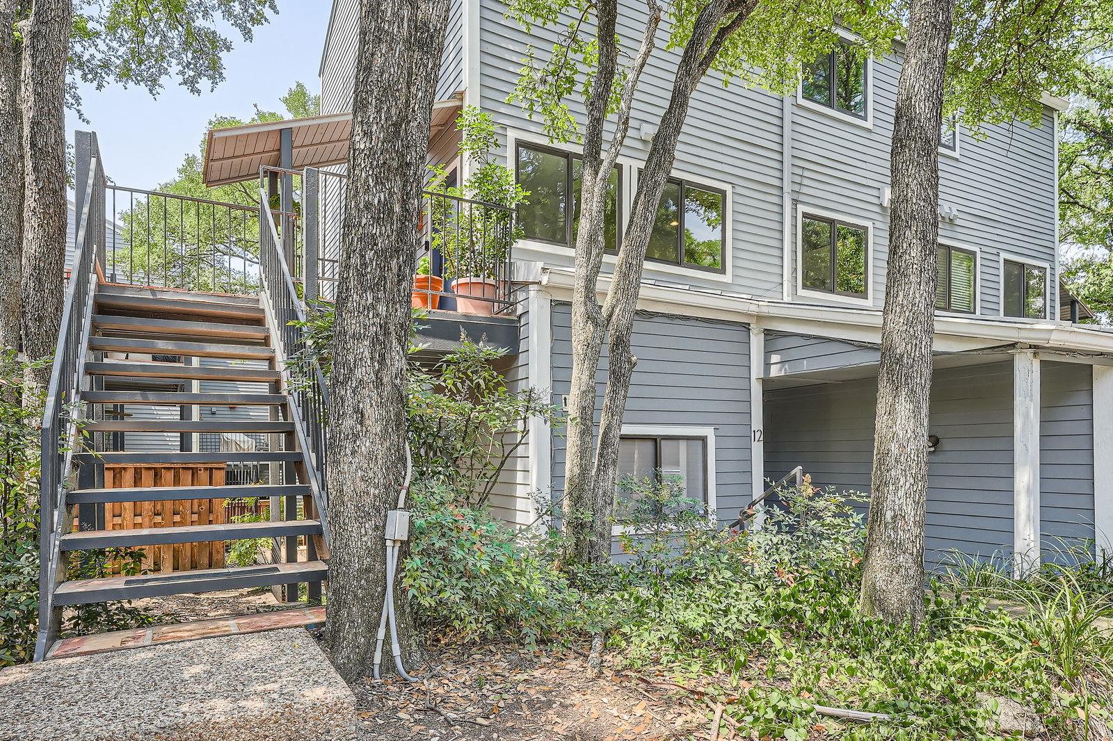 606 W Lynn ST 16